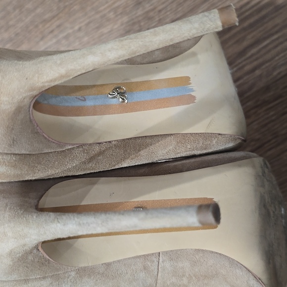 Sam Edelman Tan Suede Heels - Picture 5 of 10